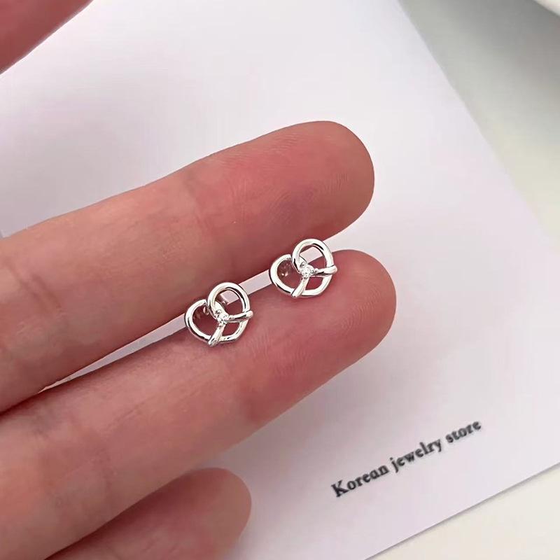S925 Silver Stud Earrings Women's Ear Hole Earrings Niche Design Earbone Studs High-end Earrings