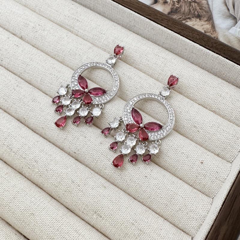 Exquisite Butterfly Tassel Earrings & Necklace Set: Light Luxury, Striking Design