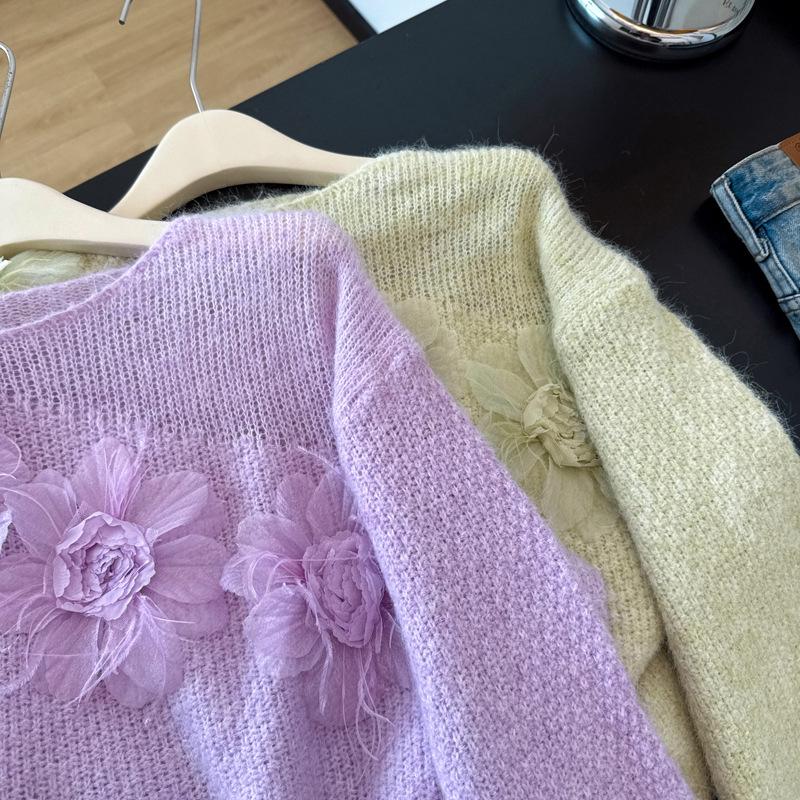 Plus Size Chic Floral Knit Sweater: Soft, Fluffy & Slimming for a Youthful Autumn/Winter Look