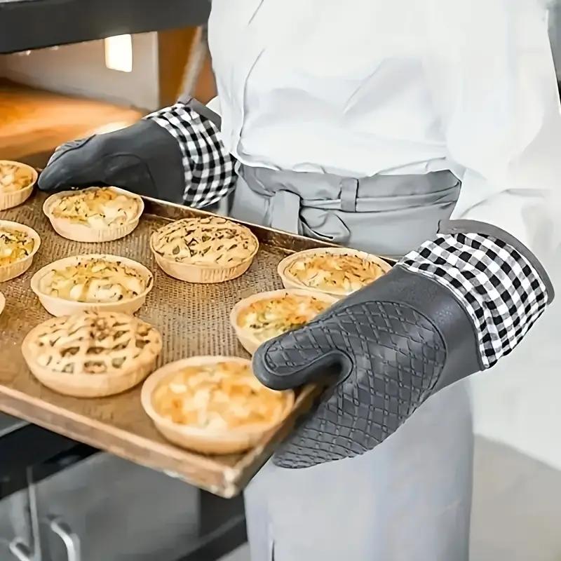 Anti-scald Thickened Silicone Gloves Heat Resistant Microwave Oven Baking Gloves BBQ Gloves Anti-slip Heat Insulation Mitts