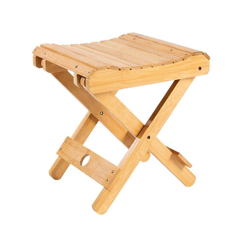 Umweltfreundlicher Holzfarbener Klapphocker Quadratische Form Leichter Kleiner Hocker Faltbares Design Tragbarer Sitz Campingaktivität