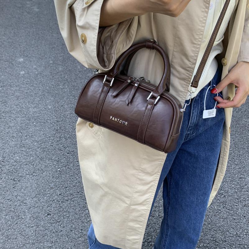 Retro bag women's autumn and winter new versatile shoulder messenger bag casual commuter pillow bag