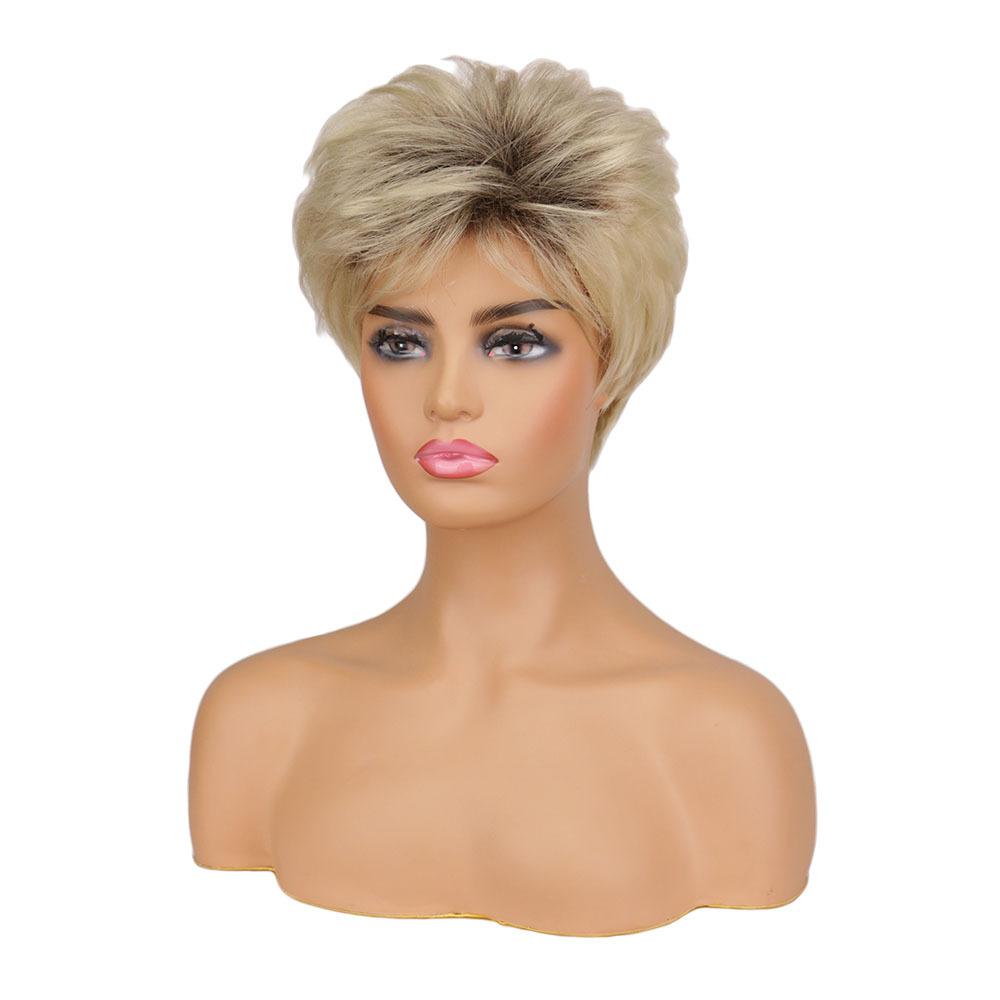 Păr scurt vopsit pufos de femei la modă