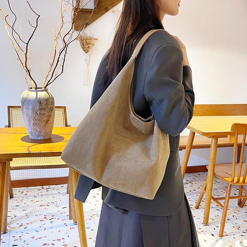 Herbst und Winter neue Tragetasche Damen mattes Wildleder große Kapazität Schultertasche Pendler lässige Mode trendige Achseltasche