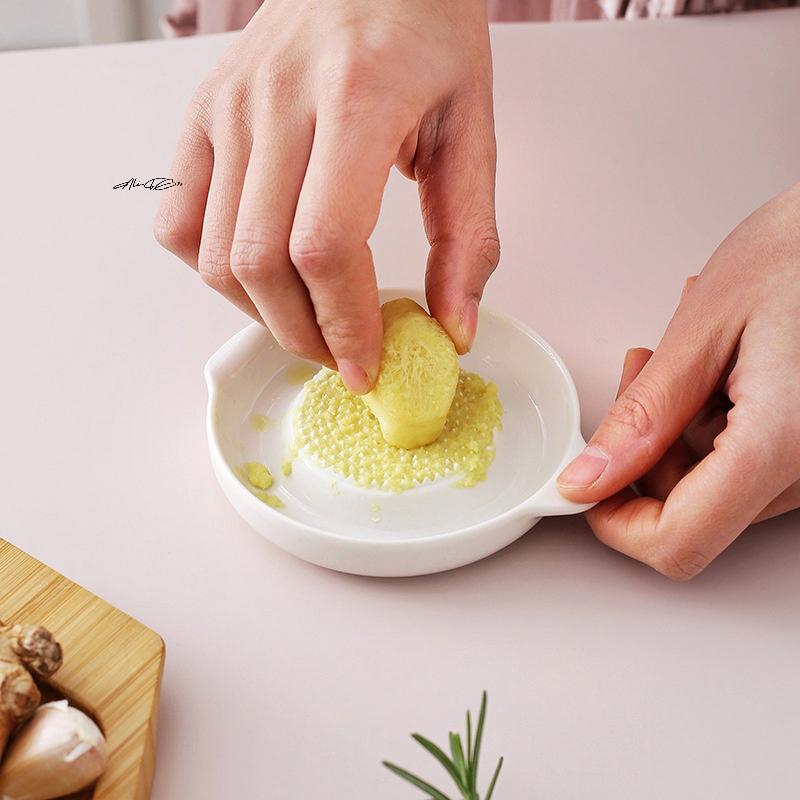 White Ceramic Portable Ginger Grater Hand Grinder Garlic Masher Kitchen Tool Simple Style Porcelain Carrot Grinding