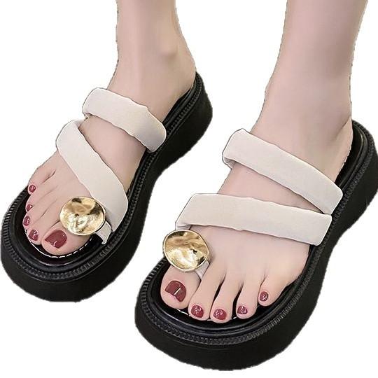 French Small Sandals Outside Women's 2025 Summer New Fashionable Versatile Metal Cover Toe Cool Slippers Platform Beach Shoes