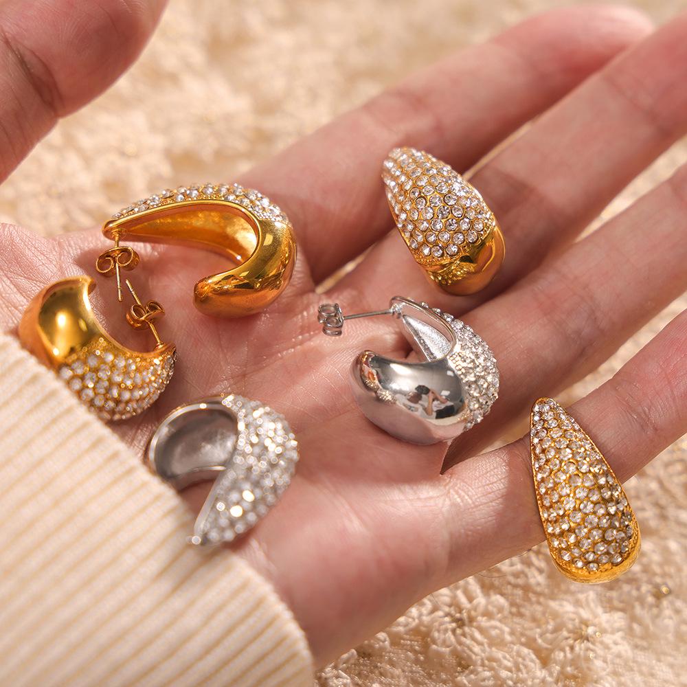European Style Water Drop Rhinestone Earrings: Fashionable, Light Luxurious, Temperament Enhancing, 18K Gold-Plated Titanium Steel.