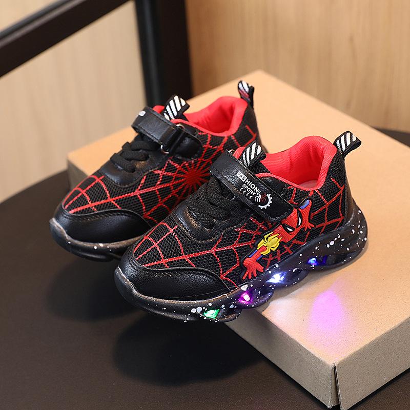 Pantofi Sport cu Lumini pentru Băieți Spider-Man 2022 cu Partea Superioară din Plasă la Modă pentru Copii Medii și Mari.