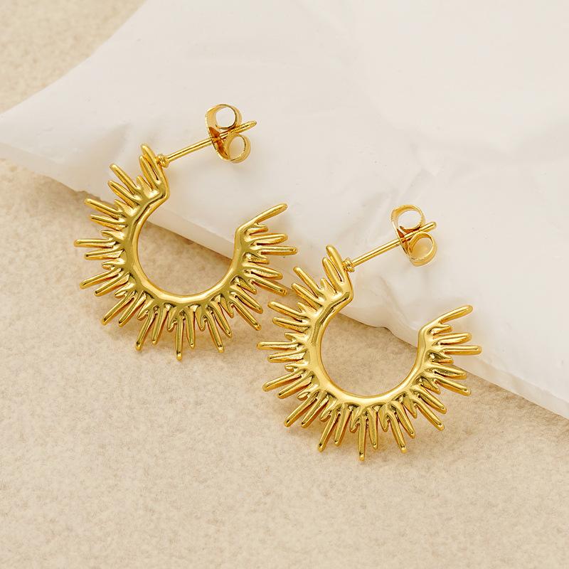 

New Temperament Wild Design Titanium Steel Earrings Fan-shaped Sunflower Trend Senior Sense of Earrings 18K