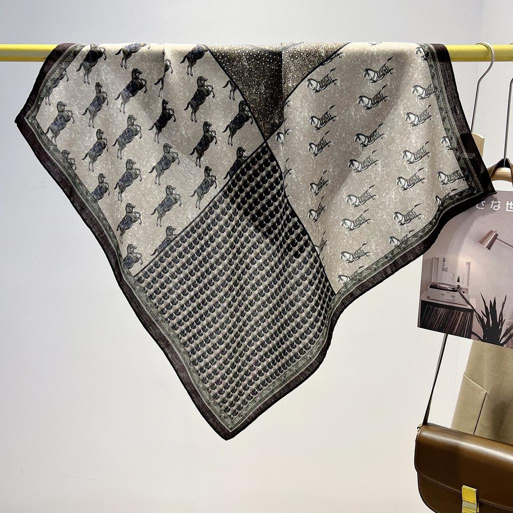 Retro light luxury high-end carriage cotton and linen scarf, spring and autumn new 71cm small square scarf, foreign-style decorative versatile scarf