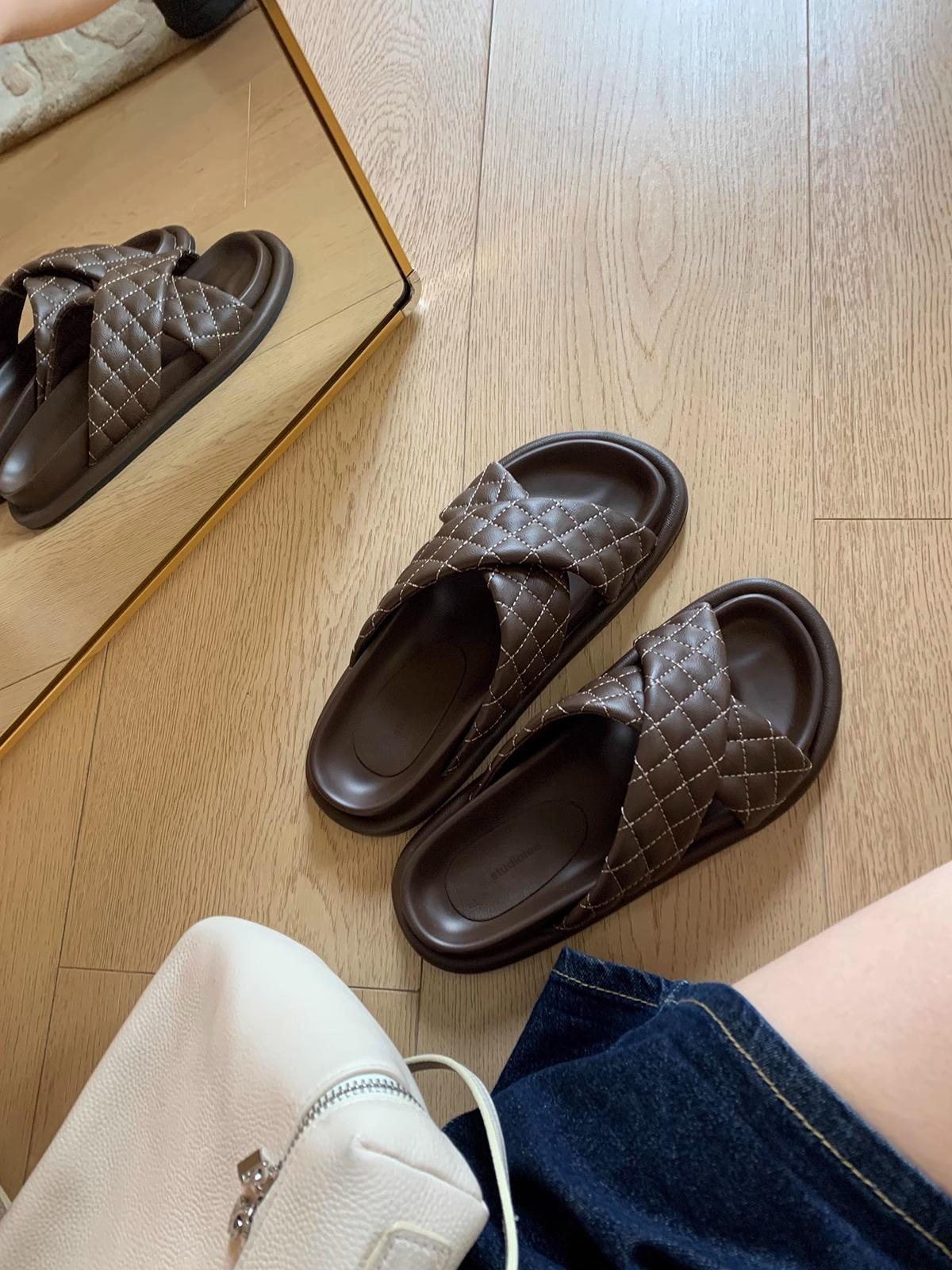 

Версия из коровьей кожи~ Мягкие вощеные ромбовидные перекрестные ремни, цветная кожаная верхняя одежда, женские сандалии-полушлепанцы 40