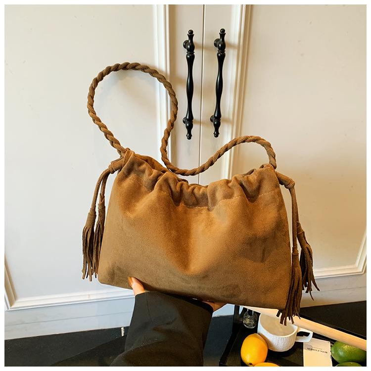 

Сумка с кисточкой на одно плечо, плечевой ремень, сумка-ведро, вместительная сумка, женская сумка кофейный