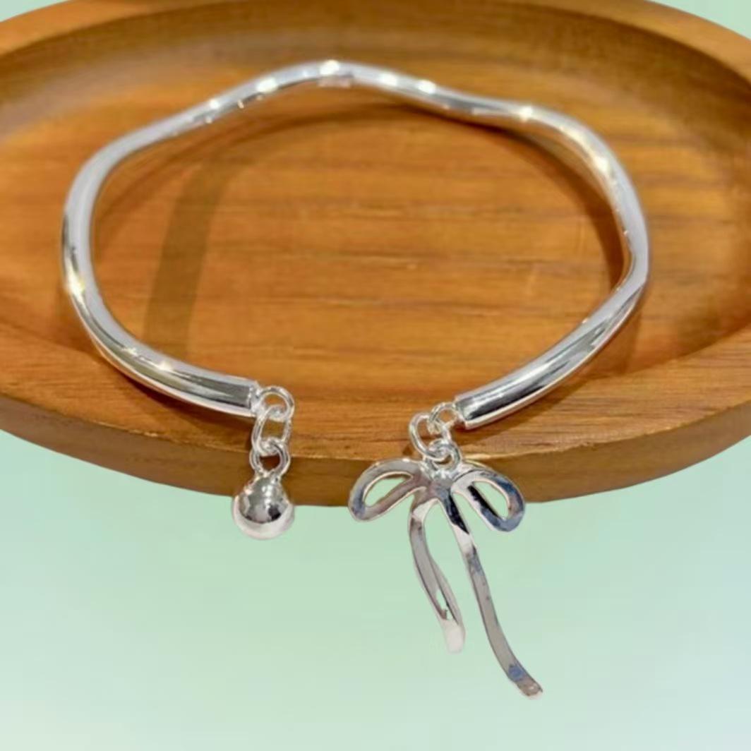 Модный минималистичный браслет-бант с серебряным покрытием - Универсальный и стильный