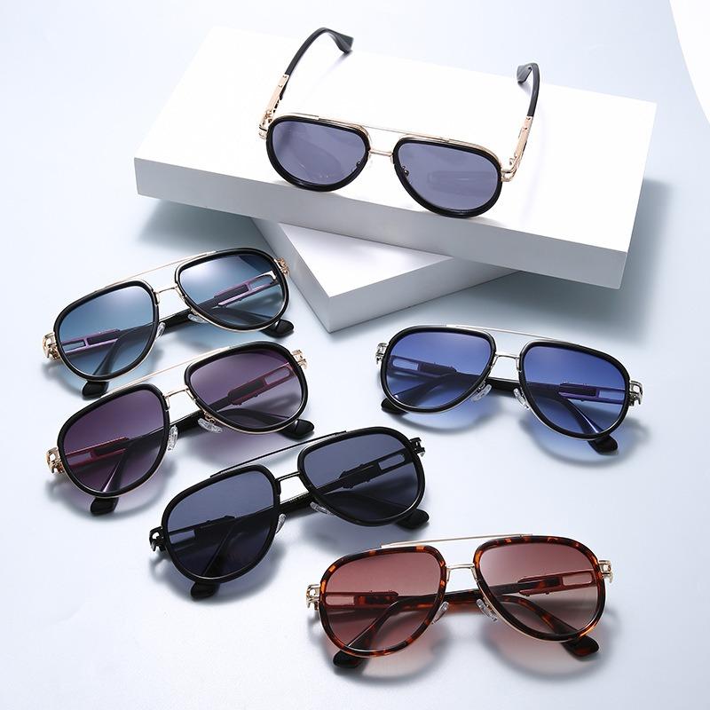 Double Bridge Metal Sunglasses with UV400 Protection Fashionable PC Lens for Unisex Outdoor Activities