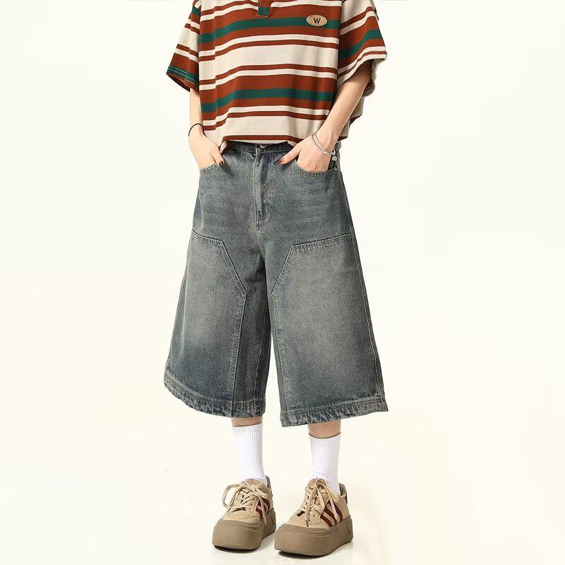 

Унисекс-шорты из американского ретро-денима с эффектом потертости — летний уличный стиль, широкие штанины, потертости, повседневный тренд. S синий