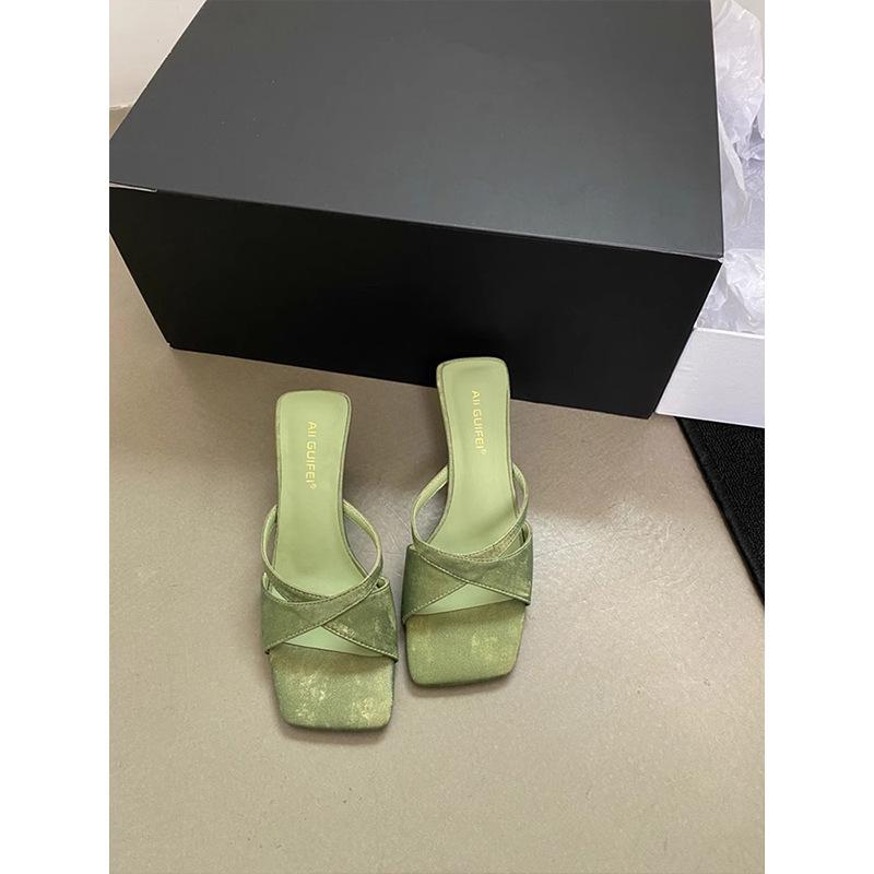 French temperament niche open-toed square head cool slippers women's summer wear one-word thin strap high heels thick heel
