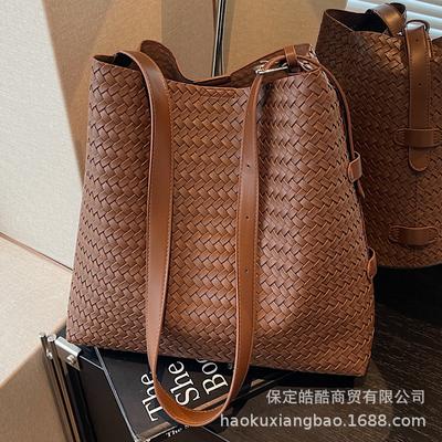 Large-capacity Bags for Women's Autumn and Winter Versatile 2025 New Simple One-shoulder Messenger Child and Mother Bags Are Popular This Year. Bucket