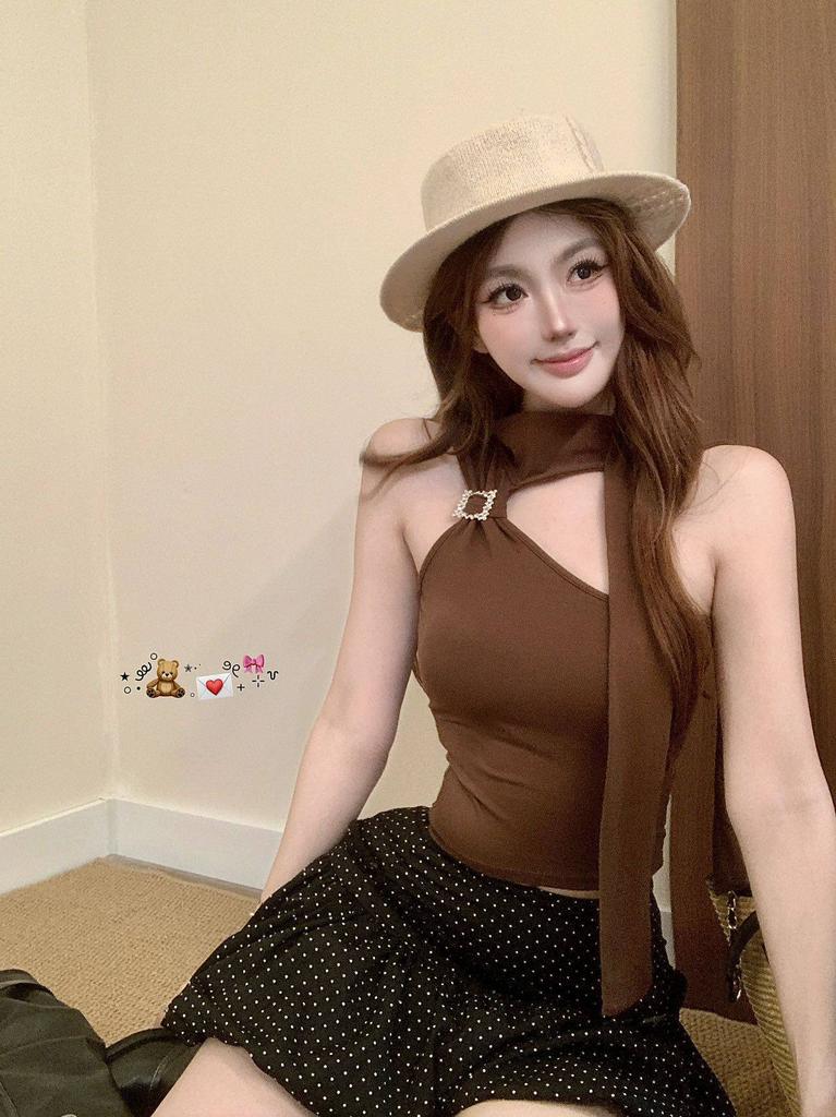 Women's Summer Knit Halter Top with Off-the-Shoulder Neckline Luxurious Figure-Hugging Sexy Cropped Top