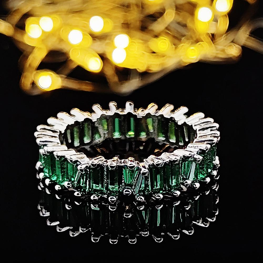Luxury Zircon Gem Diamond Band Ring with Niche Appeal