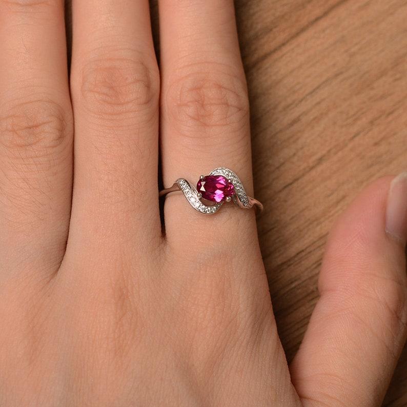 Damenring mit rotem Rubin-Edelstein Juligeburtsstein Ovalschliff 925 Sterlingsilber Hochzeits-, Verlobungsring