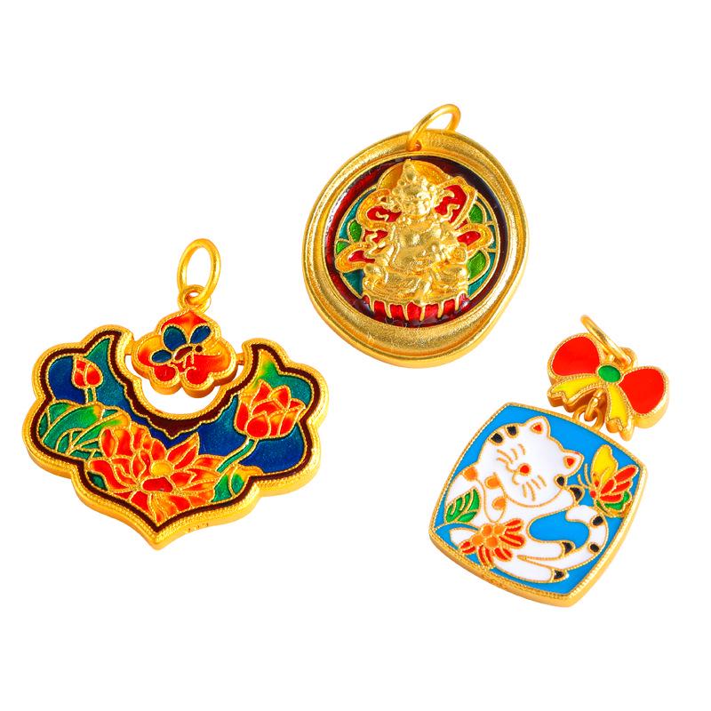 Goldanhänger-Halskette mit blau emailliertem Baby-Schloss-Charm