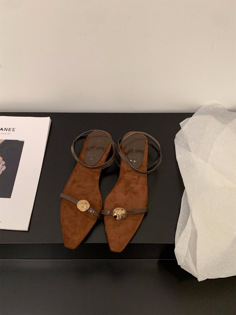 Niche low-heeled black one-word strap sandals fairy shoes 2025 new summer French pointed thin strap Roman shoes