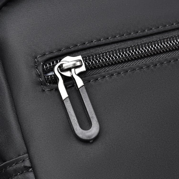Casual and simple men's shoulder messenger bag