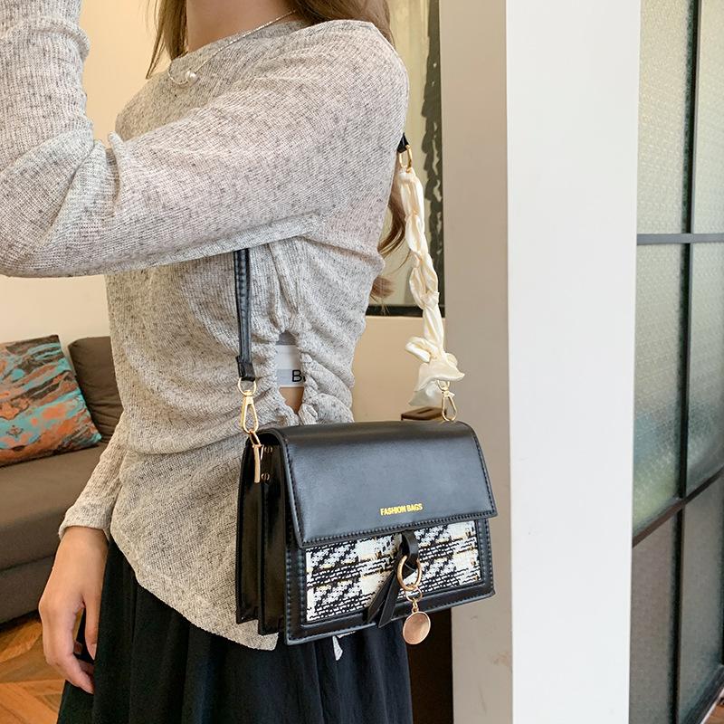 Simple Temperament This Year's Popular One-shoulder Crossbody Bag In Summer New Niche Design Fashionable Small Square Bag