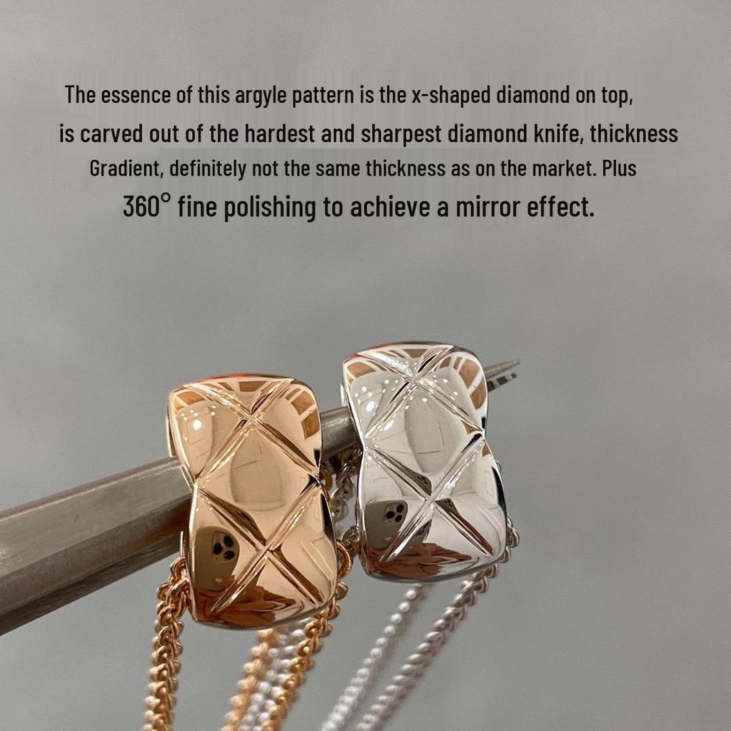 Sada náhrdelníků s přívěsky Měsíc a Fazole z 18k zlata s chokerem s diamantovým vzorem