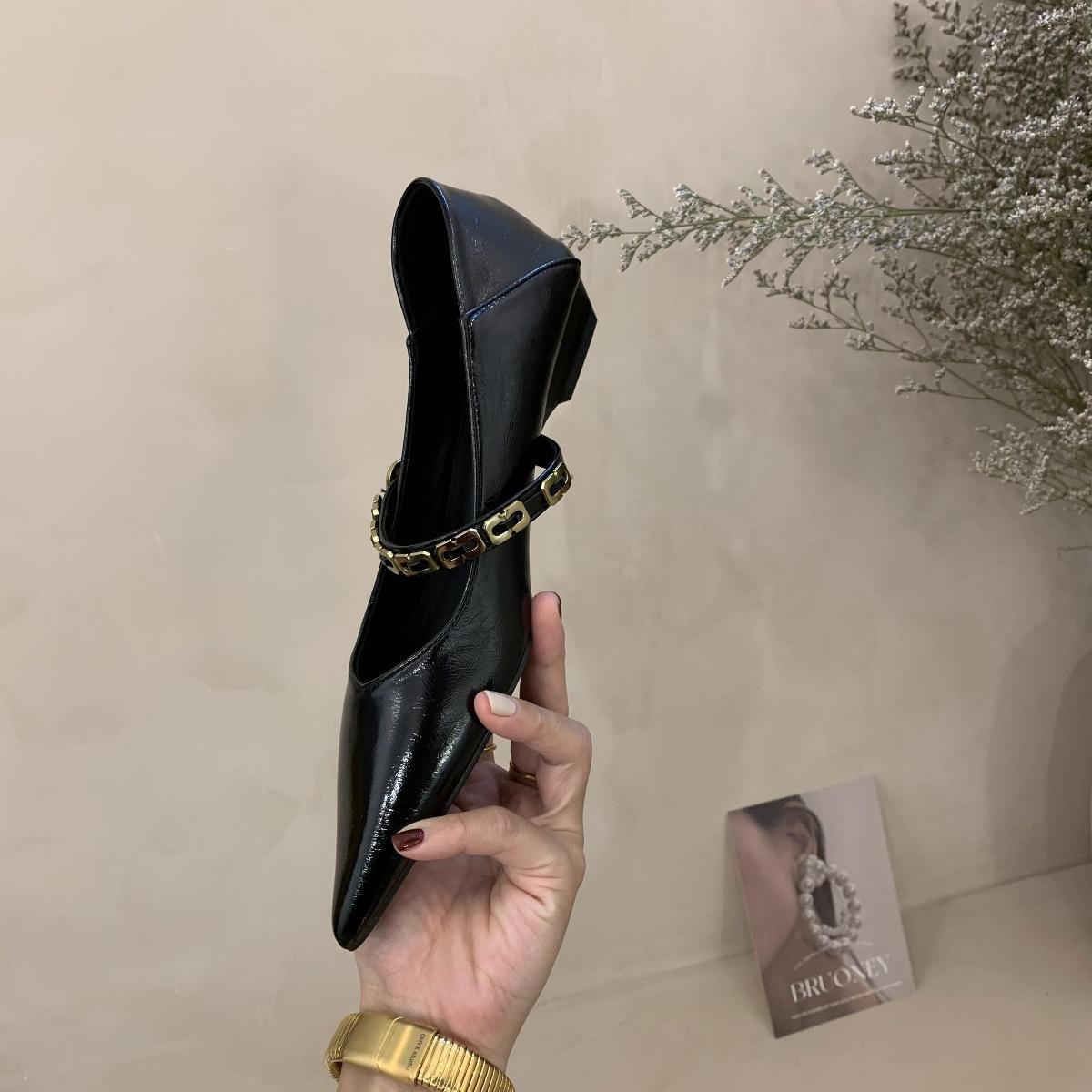 

Остроносые туфли-лодочки на низком каблуке женские 2024 осень новые корейская версия ретро пряжка на ремешке с юбкой туфли Мэри Джейн с мелким вырезом 39 чёрный