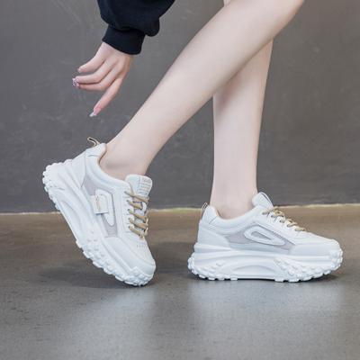 Buty damskie na platformie białe 2025 nowe popularne wiosenne rekreacyjne sportowe podwyższające dad muffin letnie oddychające siateczkowe