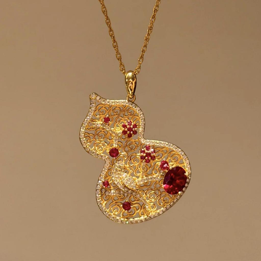 New Chinese Style~New Gilt-Polished Pigeon Blood Ruby Window Flower Gourd Pendant Necklace for Women, High-End Hollow Design Sweater Chain