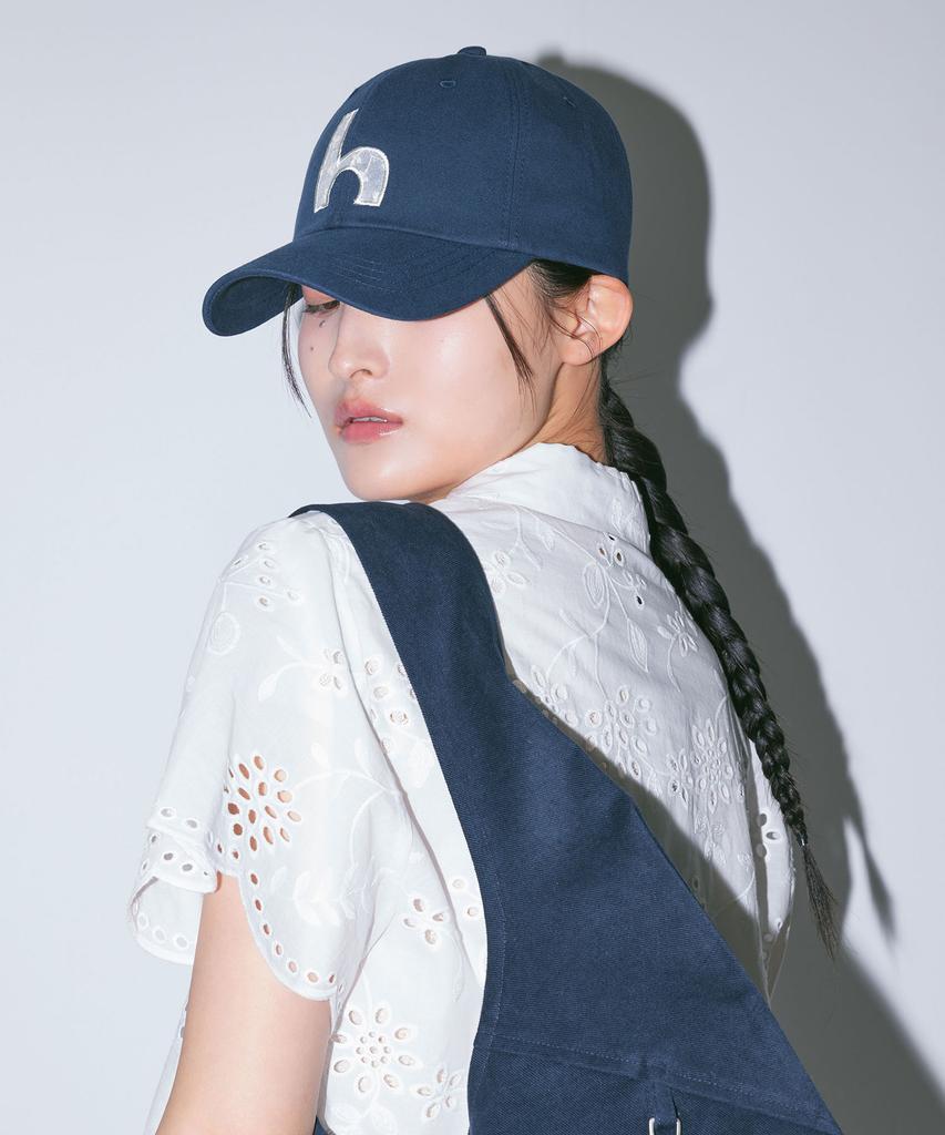 Haebeueoweil H Lace Applique Cap (Na)