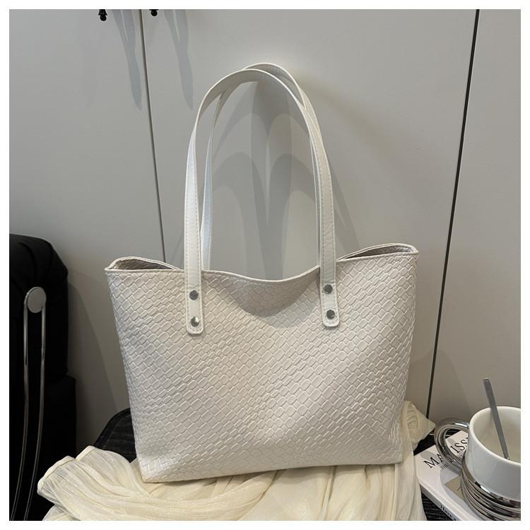 Womens Casual Tote Bag With Pu Material And Inner Zipper Pockets For School