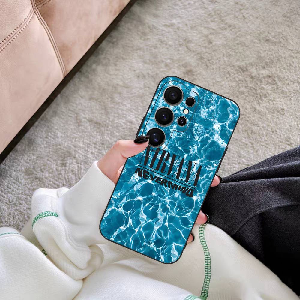 

N-Nirvanaes Rock Band Phone Case For Samsung S 24 Fe 25 Ultra Plus 20 Lite 21 30 22 23 24 22 Ultra 5G Fundas Samsung S21 plus