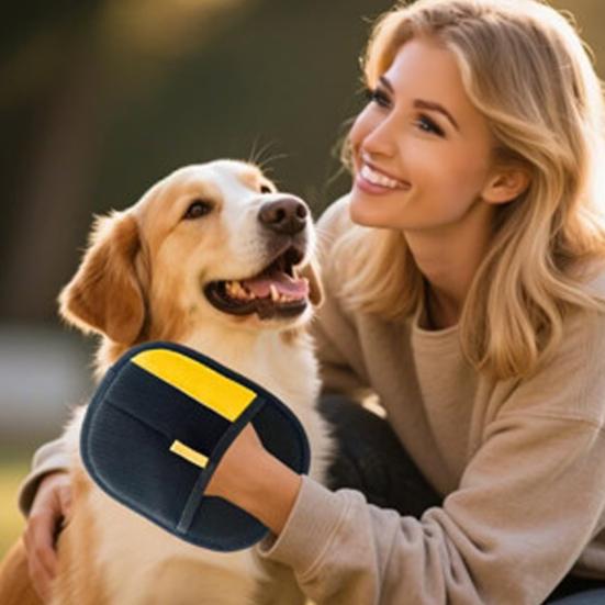 Pet Hair Removal Glove for Cats Dogs Electrostatic Grooming Gloves Reusable Animal Fur Removal Tool for Couch Furniture Carpet Car Seats Clothing