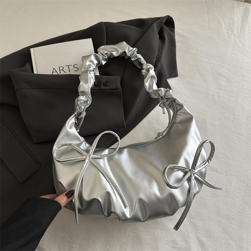 

Премиум текстура бант мягкая поверхность маленькая женская сумка 2025 новый модный маленький свежий большой вместительный сумка-мессенджер подмышкой серебряный