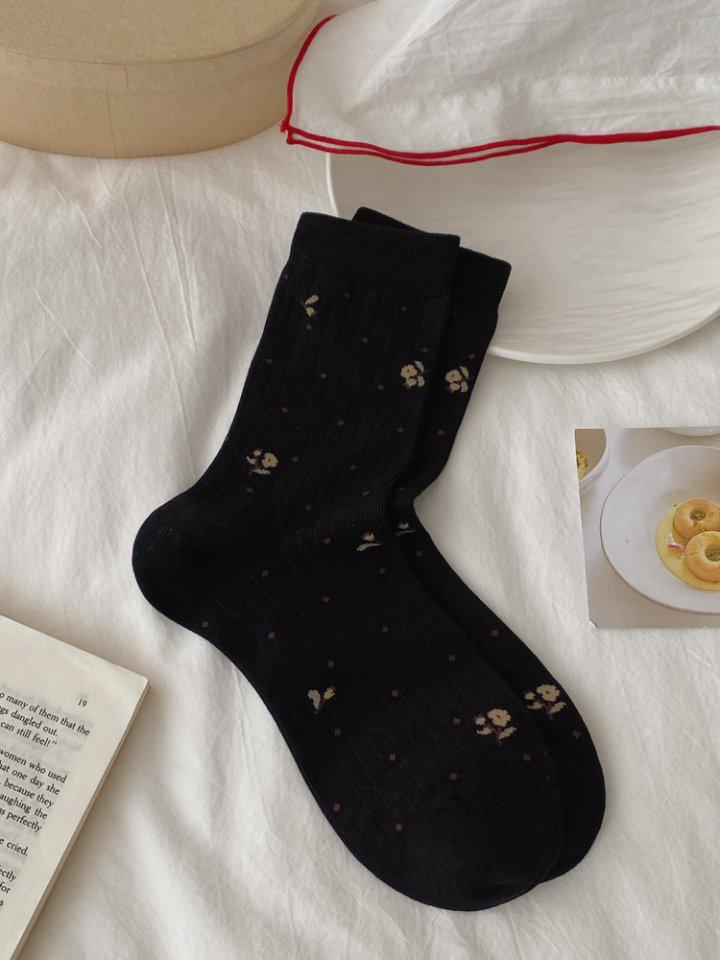 

Ballet-Inspired Retro Floral Cotton Mid-Calf Socks: Small Polka Dots, Slouchy Academy Style for Spring & Autumn чёрный