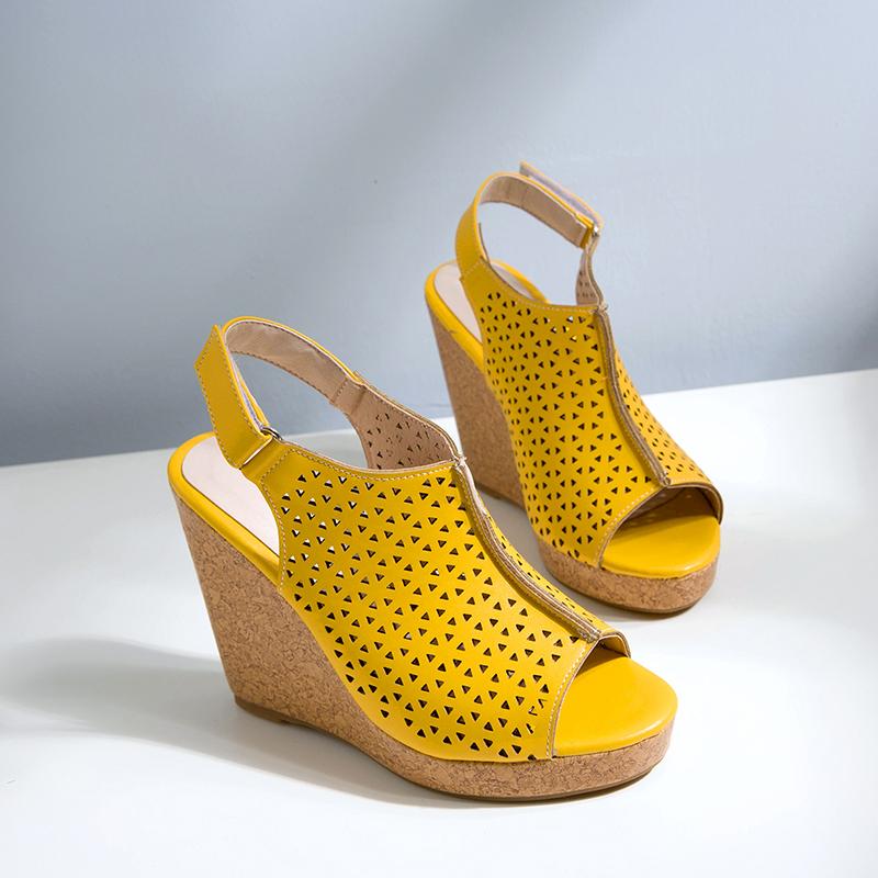 

Женские босоножки на танкетке лето новые водонепроницаемые стол полые большой размер рыбий рот сандалии 45 жёлтый