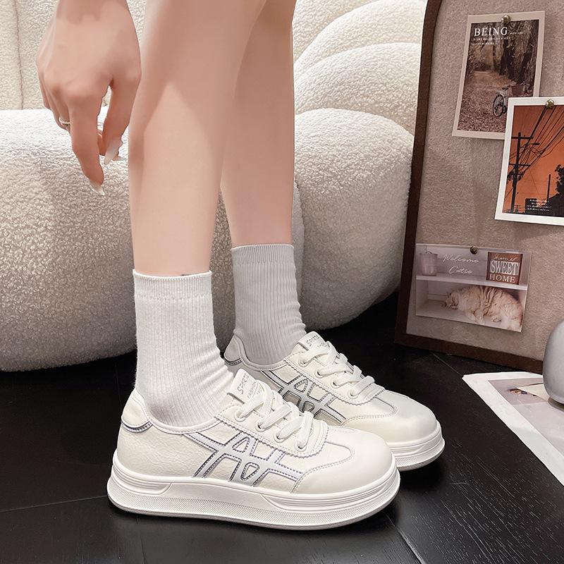 Popular little white shoes women's 2025 summer new versatile flat bottom not tired feet non-slip student leisure sports board shoes