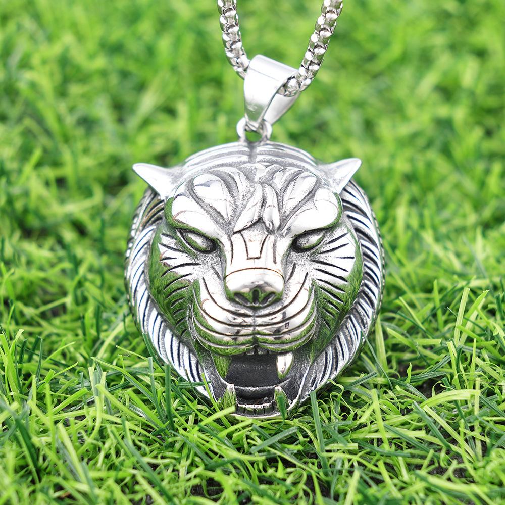 Animal shape three-dimensional tiger shape titanium steel pendant, personalized natural wind niche high-end necklace pendant