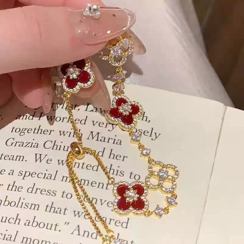 Fashionable Lucky Four-leaf Clover Natural Mother-of-pearl Pull-out Bracelet for Women A Light Luxury and High-end Floral Jewelry Accessory