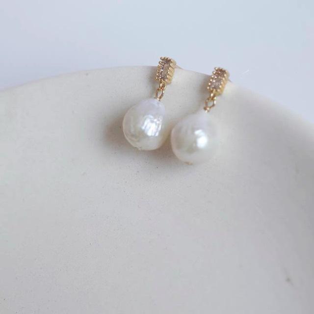 Baroque Natural Freshwater Pearl Stud Earrings 14K Gold-plated French Retro Earrings Silver Needle Temperament Classic Fashion