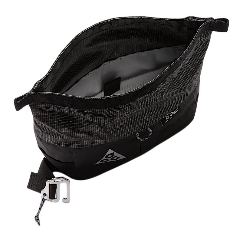 Nike ACG Aysén Borsa da vita in tessuto sportiva casual con fibbia magnetica Borsa da vita unisex Nero Metallico-Argento DV4051-011