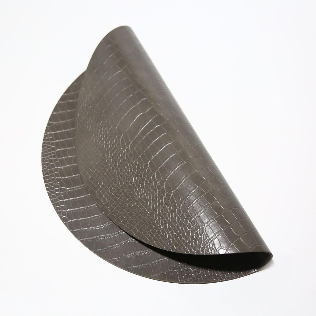 Waterproof, oil-proof and anti-scalding round PVC crocodile pattern leather placemat tableware hotel modern simple style