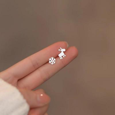 Korean Style Snowflake Reindeer Stud Earrings: Cute, Small, Exquisite Animal Fashion for Women, Perfect Christmas Gift