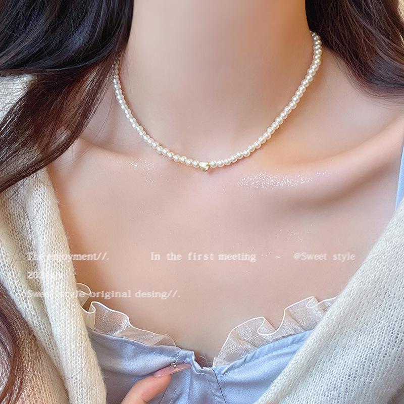 Baroque Pearl Pendant Necklace - Elegant Retro Clavicle Jewelry for Women