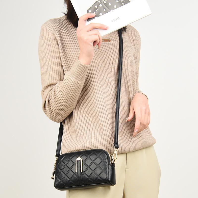 Women's bag 2025 new fashion diamond clutch bag versatile simple middle-aged mother single shoulder messenger bag