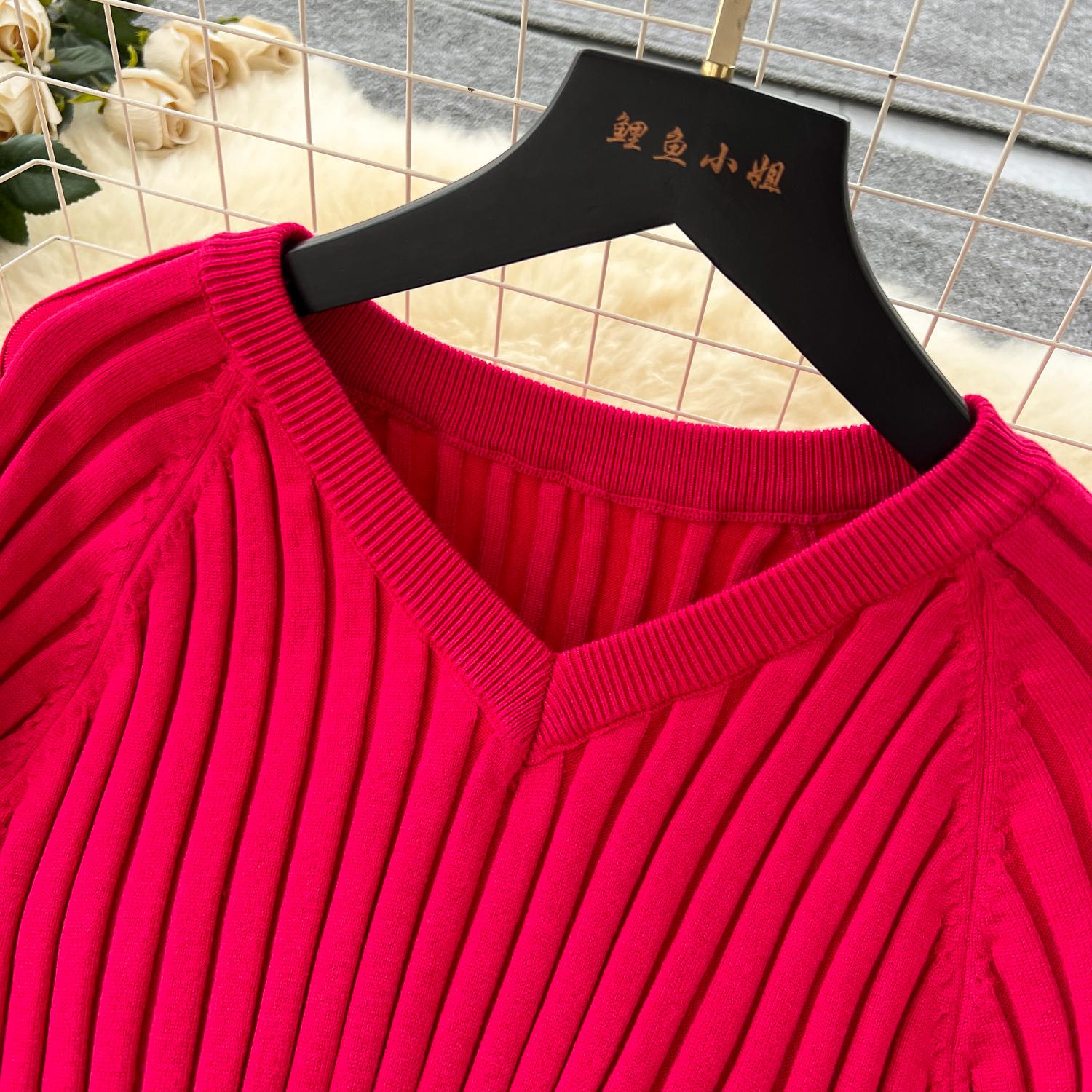 Винтажное базовое платье с V-образным вырезом и длинным рукавом — фото 11