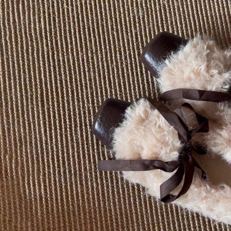 Rundgeschlossene, niedrig geschnittene Baumwoll-Schnürschuhe im Retro-Stil mit extra Höhe und zusätzlicher Isolierung.